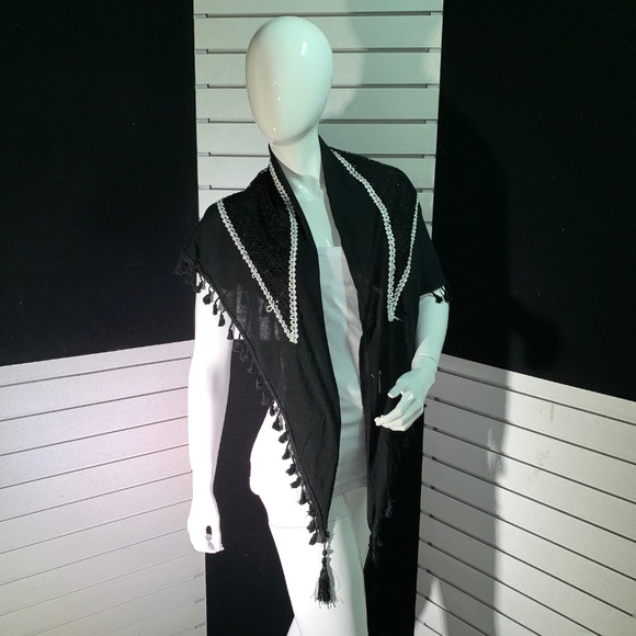 NWOT Large Triangular Scarf - Picture 1 of 3